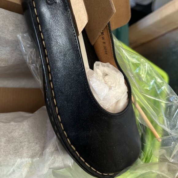 Børn Black Leather No Lace Slip On Loafers  "Powder' NIB - Picture 1 of 5